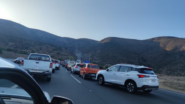 Cierran temporalmente el Túnel Lo Prado debido a incendio vehicular en dirección a Santiago