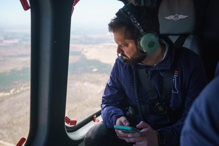 Presidente Boric realizó sobrevuelo por zonas afectadas por incendios forestales en la Región de Valparaíso