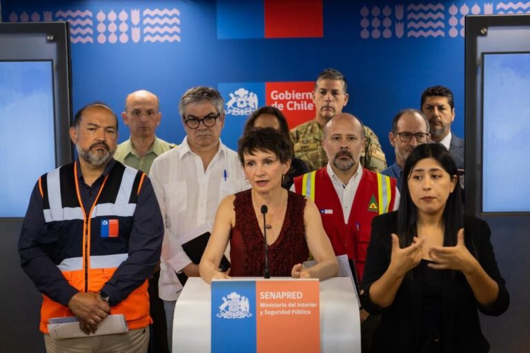 Ministra Tohá confirma renovación del toque de queda esta noche en comunas afectadas por los incendios