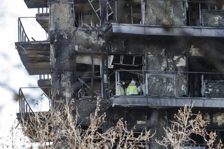 Confirman que mujer chilena afectada por incendio en Valencia se encuentra ilesa y en buen estado de salud