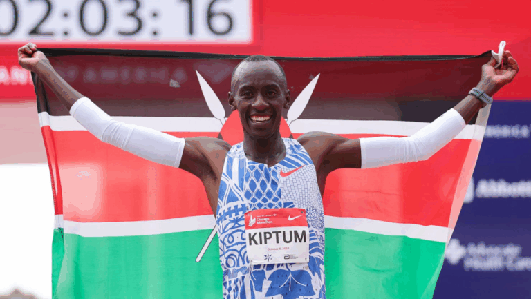 El atleta keniano, Kelvin Kiptum, murió junto a su entrenador en un trágico accidente de auto