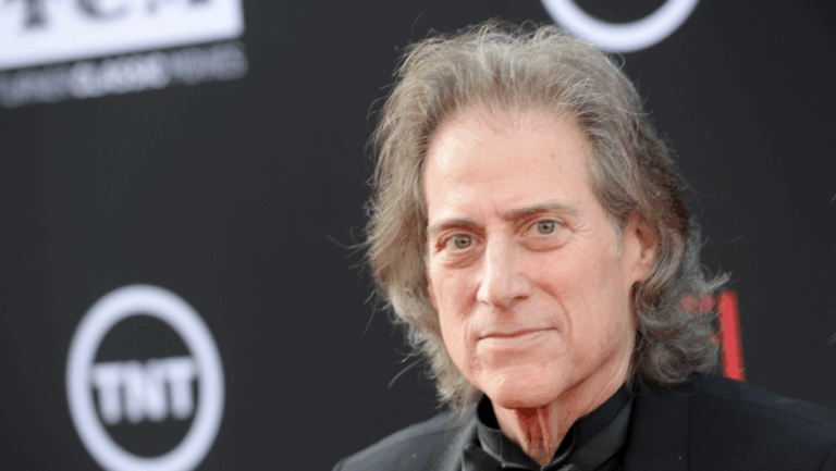 Richard Lewis, actor recordado por “Curb Your Enthusiasm”, murió a los 76 años