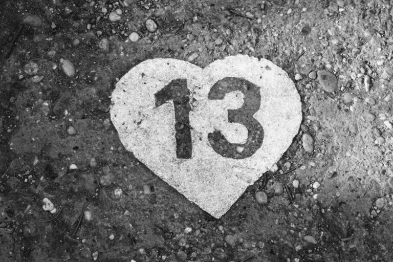 ¿Por qué se considera al martes 13 como el día de la mala suerte?
