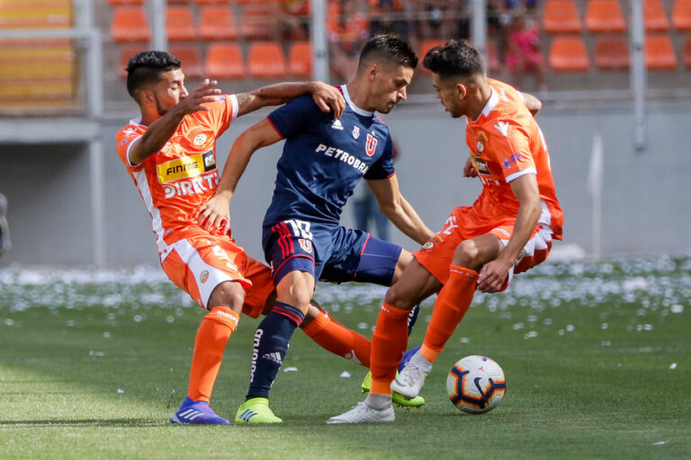 Hinchas molestos por altos precios de entradas para partido Cobreloa vs. U de Chile: Galería sale $40 mil