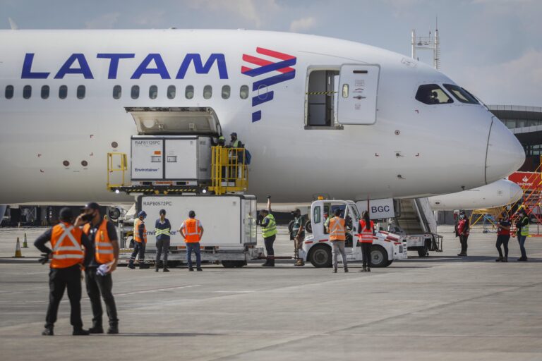 Latam canceló 12 vuelos desde y hacia Calama por problemas en la 