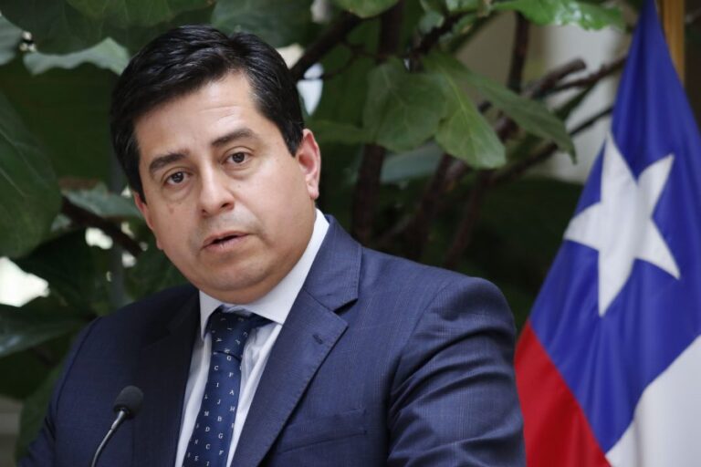 Araya (PPD) emplaza a Coloma: 