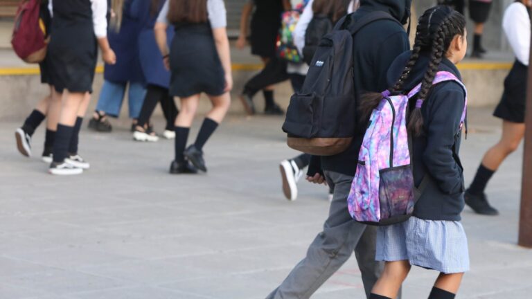 Defensoría de la Niñez asegura que desde 2022 se ha advertido al Gobierno sobre la falta de cupos en colegios