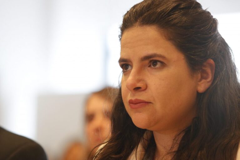 Ministra Orellana condena abuso de alcalde de Laja: 