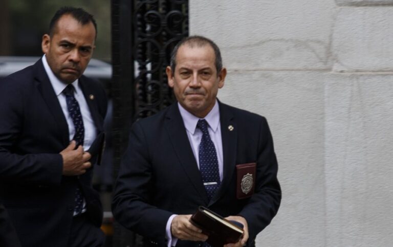 Exdirector de la PDI declararía hoy ante la Fiscalía por filtraciones a Hermosilla: Su formalización será este martes
