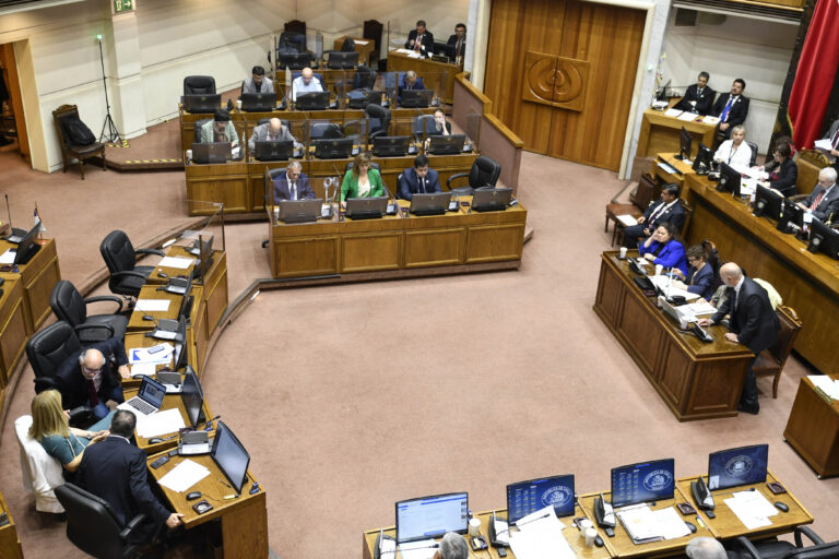 Tensa discusión en el Senado en medio de votación para la nueva mesa directiva