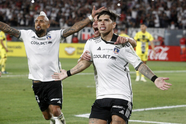 Colo Colo brilla en la cancha, cumple la misión y avanza a la fase de grupos de la Libertadores tras vencer a Trinidense