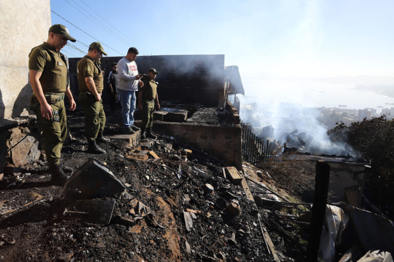 Valparaíso: Comenzó aplicación de fichas FIBE en Cerro Cordillera tras incendio