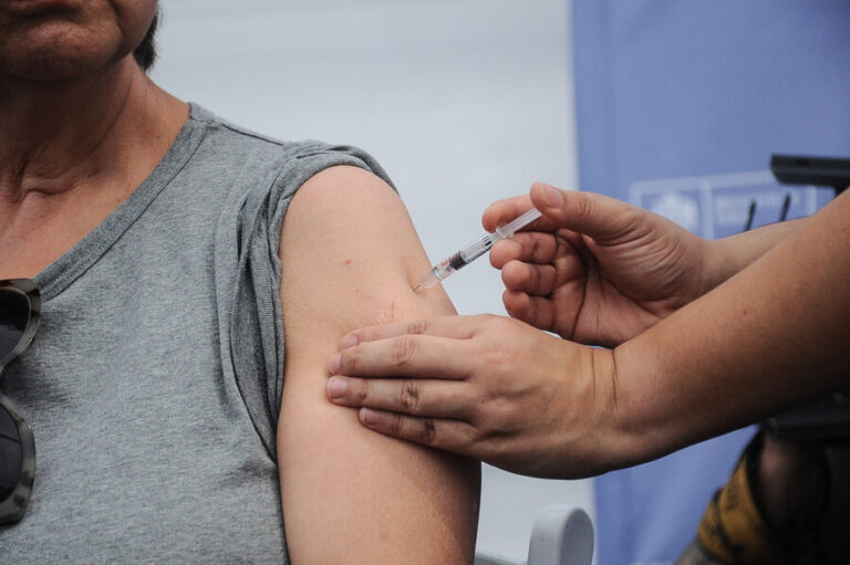 Campaña de inoculación 2024: ¿Quiénes reciben la vacuna contra la influenza gratis?