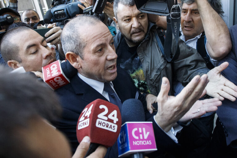 Tras polémica entrada a su formalización: ¿Por qué Sergio Muñoz puede tener escolta?