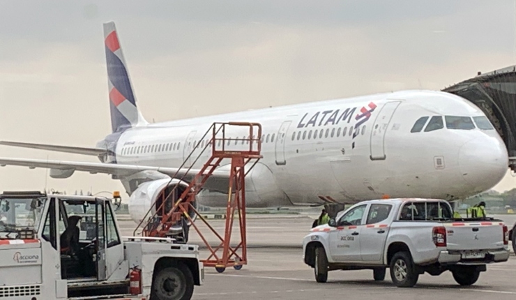 Avión del vuelo Sídney-Santiago habría caído 100 metros: Expertos viajan a Nueva Zelandia para investigar lo ocurrido