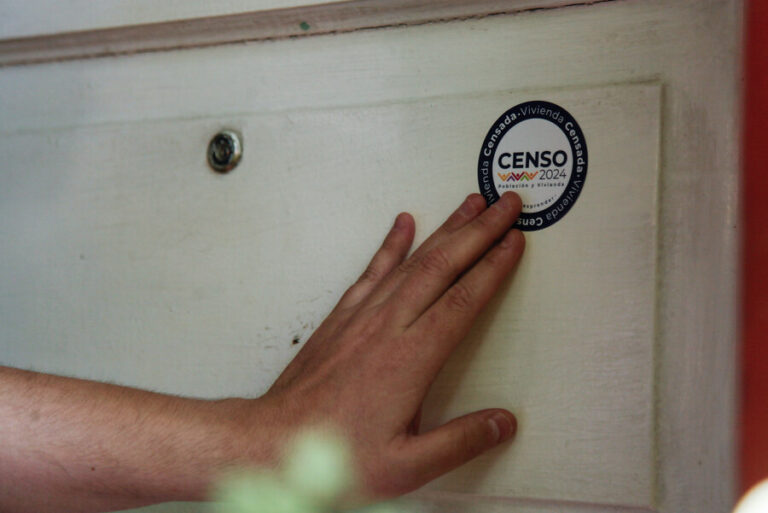 Mujer denunció que no fue reconocida como madre en el Censo 2024 por tener hijos adoptivos: 