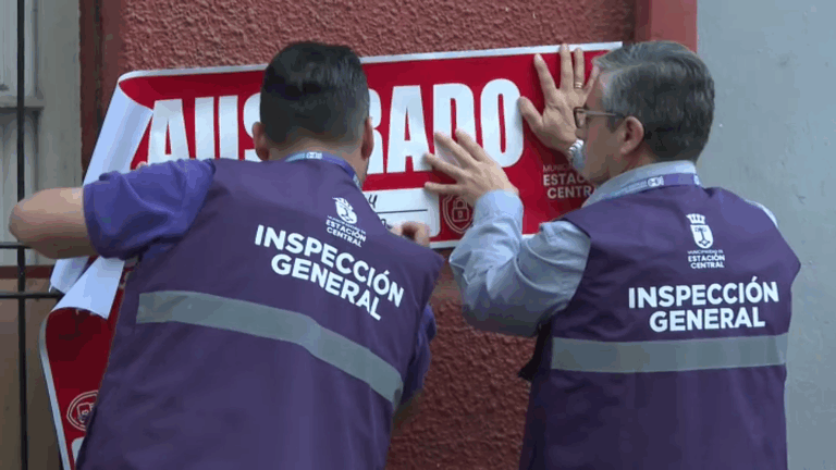 Realizan desalojo de propiedad en Estación Central: Era subarrendada a 50 personas