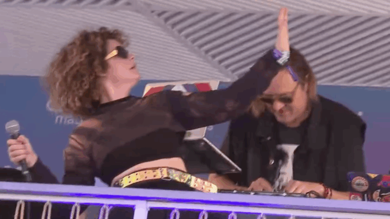 Vocalista de Arcade Fire sorprendió con sesión de DJ en sector VIP de Lollapalooza Chile 2024
