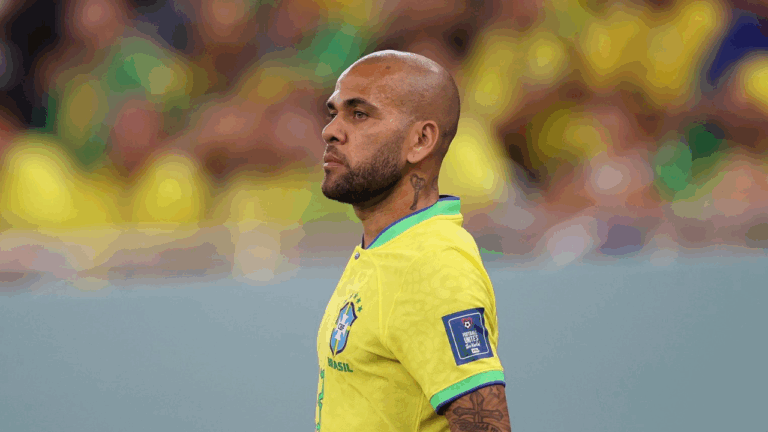 Justicia española absuelve a Dani Alves de condena por agresión sexual