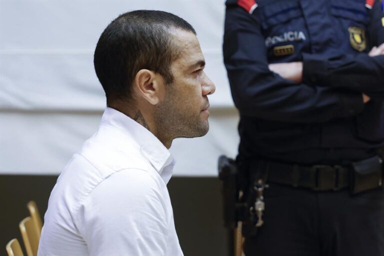 Dani Alves queda en libertad tras pagar fianza de un millón de euros
