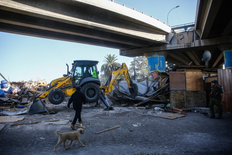 Ministro Montes informó que hay 1.472 tomas en todo Chile: 