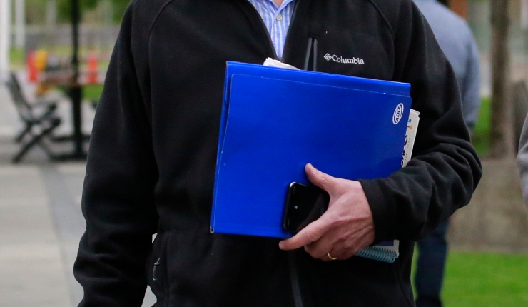 Leve descenso del desempleo: INE reporta que la tasa de desocupación fue de 8,5% entre febrero y abril