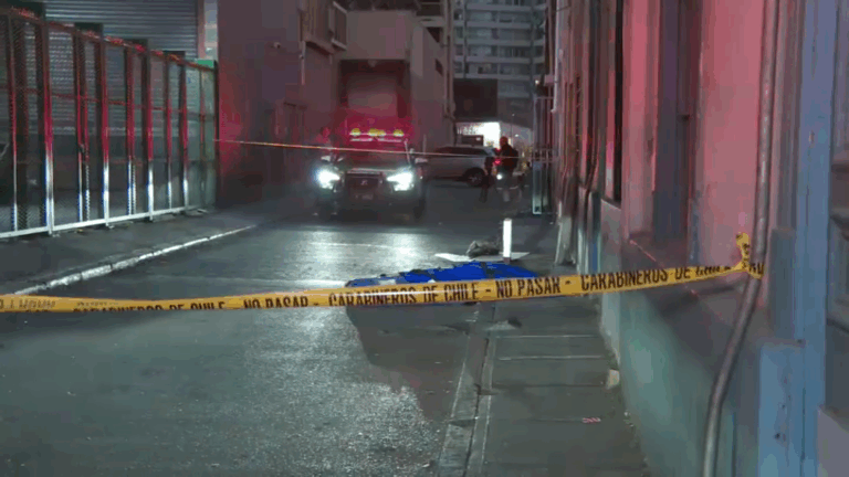 Hombre fue asesinado en plena vía pública de Estación Central: Habría sido apuñalado