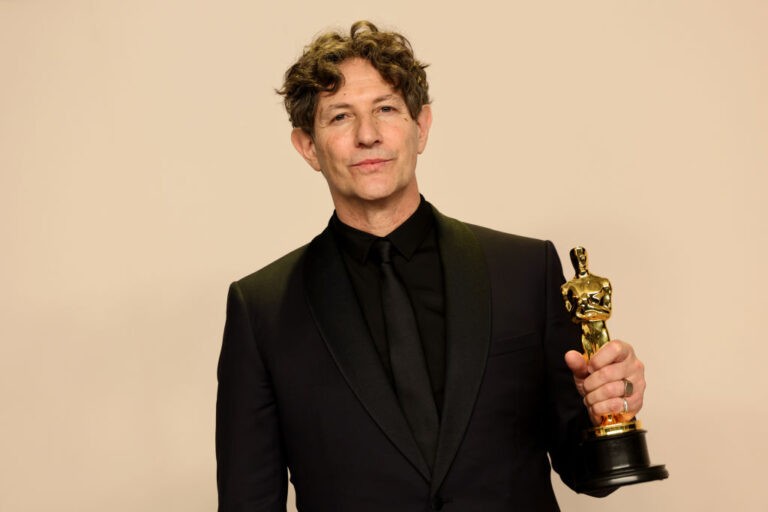 Jonathan Glazer se pronunció contra la guerra en Gaza al aceptar el Oscar por 