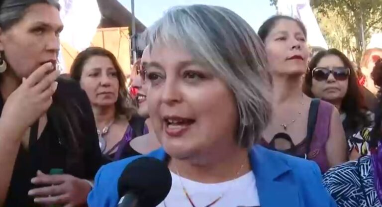 Ministra Jara aboga por la equidad laboral durante marcha del 8M: 
