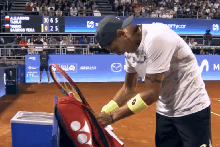 Celular de Tabilo interrumpió su duelo con Barrios en el Open Chile: Público pifió pensando que era alguien del público