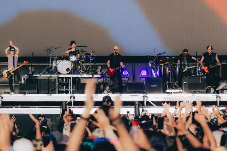 The Offspring electrizó a Lollapalooza Chile 2024 en un viaje por el punk-rock de antología