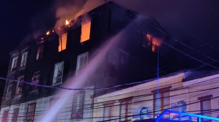 Dos menores de edad murieron en incendios en Valparaíso