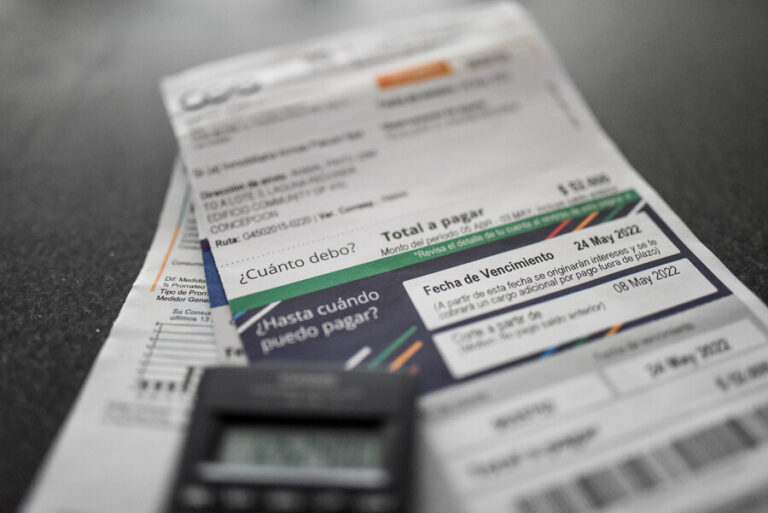 Informe de Equifax: Hay menos personas morosas, pero subió la cifra de la deuda impaga