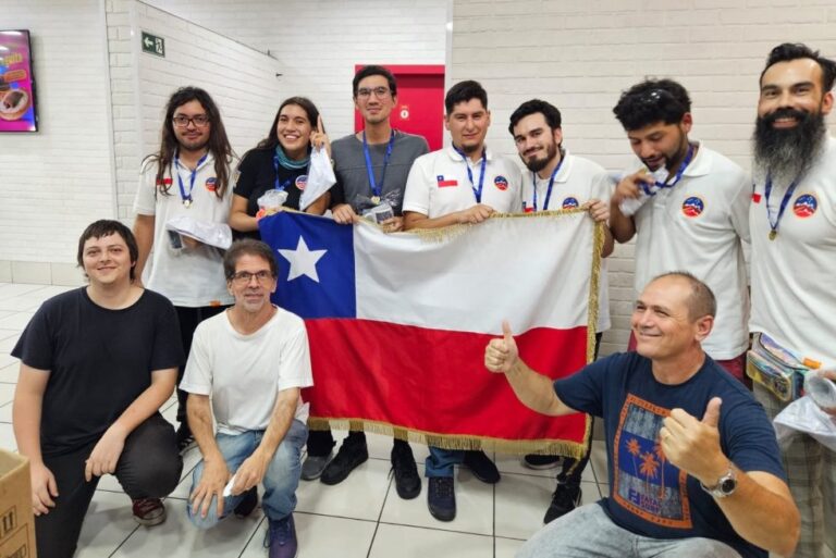 Estudiantes chilenos obtienen primer lugar en competencia internacional de nanosatélites: “Fue una experiencia inolvidable