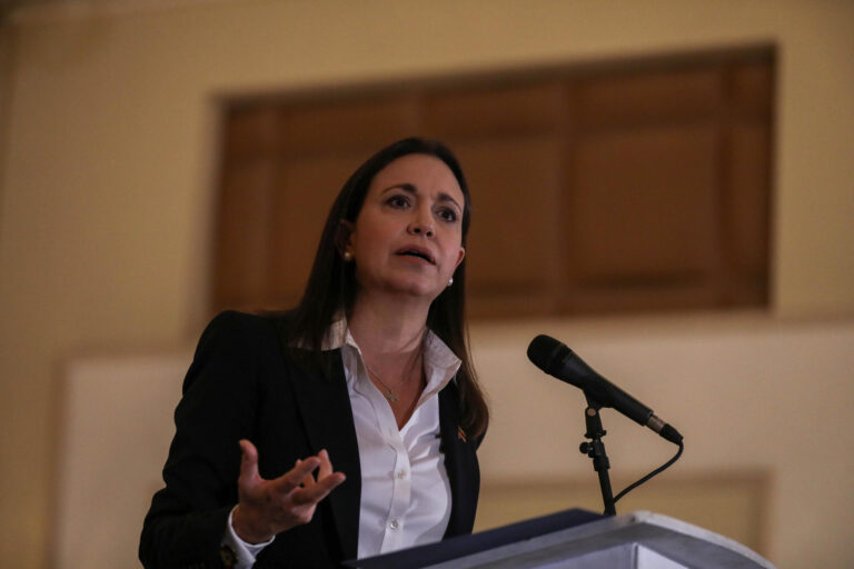 Venezuela: Ordenan captura de dos colaboradores cercanos de María Corina Machado