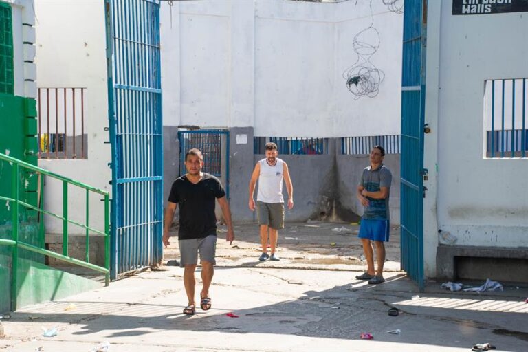 97% de la población penal de la cárcel de Puerto Príncipe se fuga tras el ataque de bandas armadas