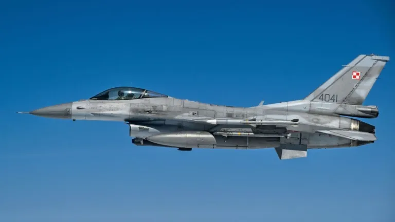 Polonia acusa a Rusia de violar su espacio aéreo durante un ataque a Ucrania