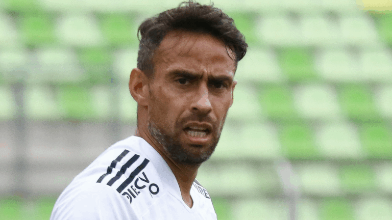 Roban camioneta de Jorge Valdivia en Las Condes