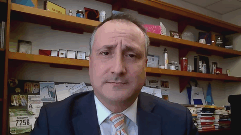 Exasesor de Obama: “Es muy probable que en Chile vuelvan los partidos conservadores en las próximas elecciones”