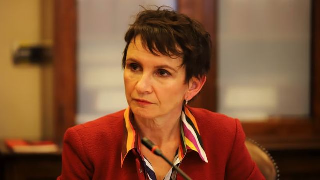 Min. Tohá confirma que Yáñez se mantendrá como general director de Carabineros: 