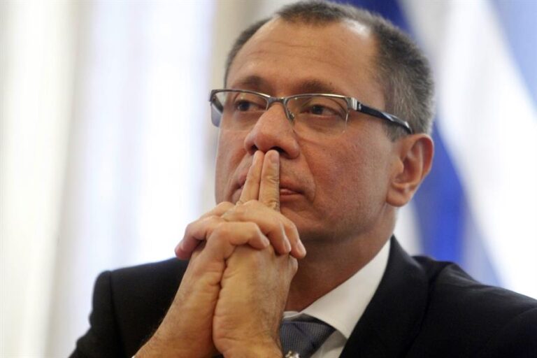 Jorge Glas habría intentado atentar contra su vida después de ser detenido en Embajada de México en Ecuador