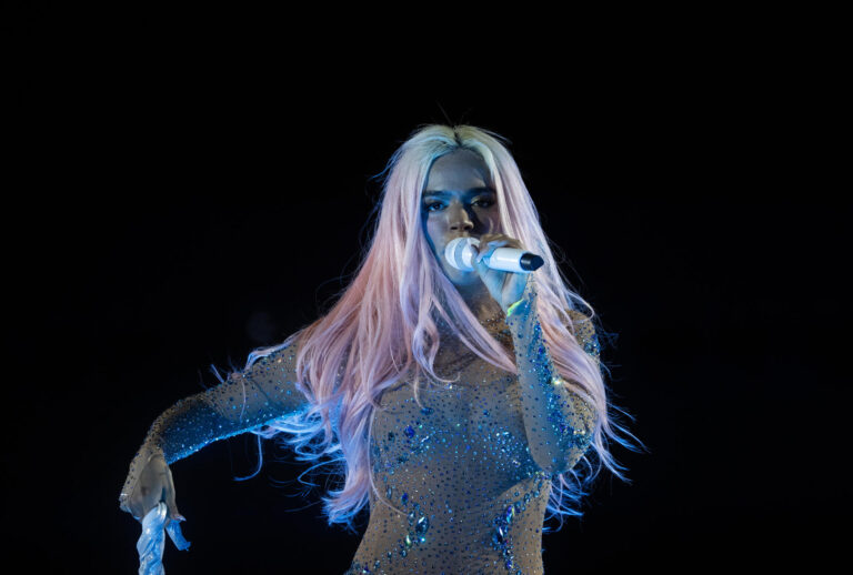Karol G en Chile: Horarios, accesos, quién telonea y todo lo que debes saber