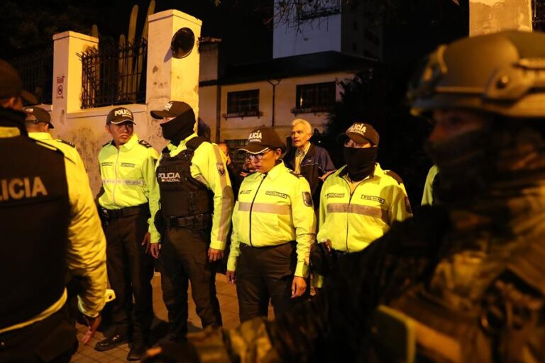 Las claves de la irrupción de las fuerzas policiales de Ecuador en la embajada de México en Quito