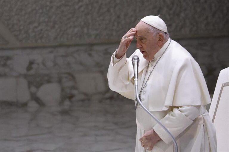 Papa Francisco llama a poner fin al 