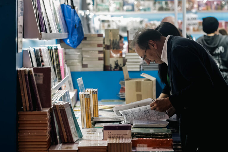 La Feria del Libro de Buenos Aires comienza con abucheos contra Javier Milei y críticas a su gestión