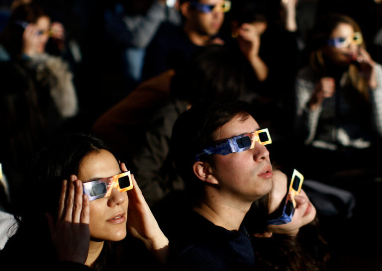 ¡Quedan pocos meses!: ¿Revisa cuándo y dónde se podrán ver los próximos eclipses en Chile?
