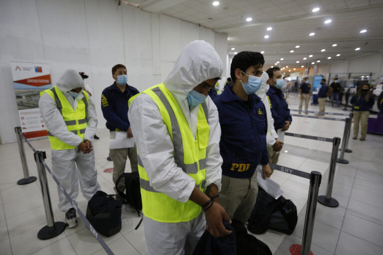 53 ciudadanos extranjeros son expulsados en vuelo chárter hacia Ecuador, Bolivia y Colombia