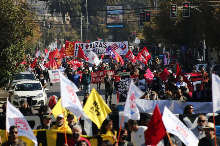 Marchas por el Día del Trabajador: Revisa las principales convocatorias y desvíos de tránsito en la Región Metropolitana
