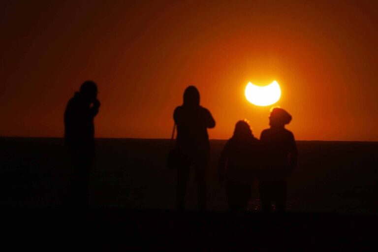Eclipse solar del 8 de abril: ¿Fenómeno será visible en Chile?