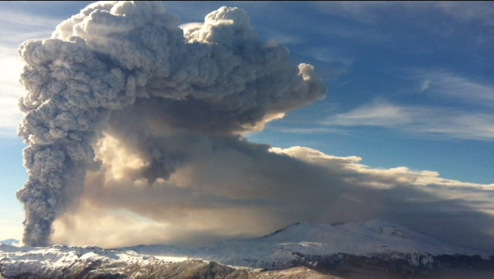 Decretan alerta amarilla para el complejo volcánico Puyehue-Cordón Caulle por actividad anómala del volcán